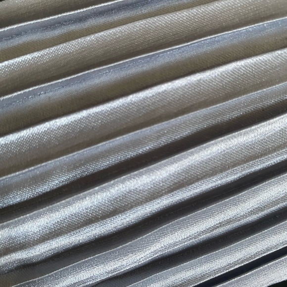 Mario Tricoci Silver Shiny Satin Glam Purse Bag - Picture 2 of 6